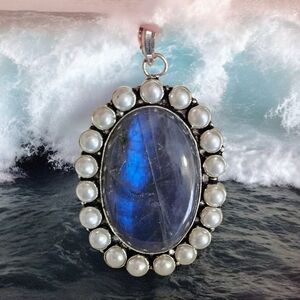 LABRADORITE AND PEARL STATEMENT PENDANT